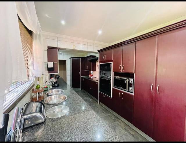 4 BEDROOM HOUSE FOR SALE IN BRACKENHURST